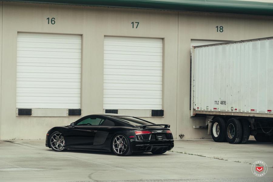  Audi R8 on Vossen Wheels (CG-205) 2016 года  (фото 6 из 16)
